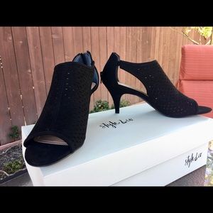 Black heeled sandal